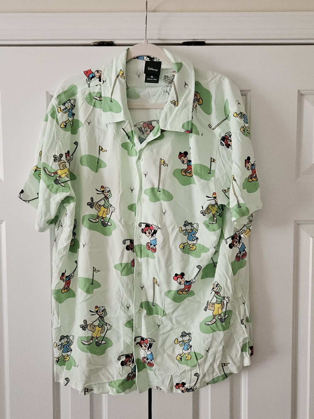BoxLunch Disney Golf Print Button-Up Shirt XL Mickey Minnie Donald Goofy